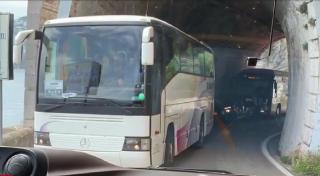 Românii se întorc acasă. Transportatorii au crescut considerabil prețurile din și spre țările "roșii"