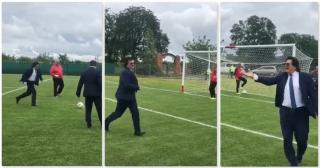 Minge adusă cu elicopterul și ceremonial religios, la inaugurarea de către lideri PNL al unui stadion comunal