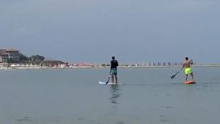 Stand Up Paddleboarding, un nou sport pe litoral