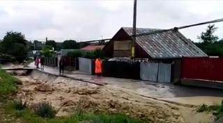 Inundaţiile au făcut ravagii în nordul şi estul ţării. Circulaţia feroviară a fost blocată timp de mai multe ore