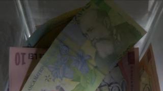 Educația financiară îi responsabilizează pe copii. Cum îi învățăm pe cei mici să facă economii