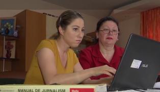 Lecţie de ambiţie, examen dat prin semne. Deşi nu poate auzi şi nu poate vorbi, Monica şi-a îndeplinit visul de a deveni jurnalist