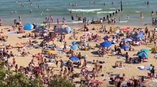 Europenii, loviți de primul val de caniculă, au uitat de măști și de distanțarea socială (Video)