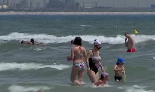 Vreme perfectă pentru plajă în weekend. Hotelierii se bucură de turişti