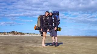 Doi români traversează Noua Zeelandă pe jos, după ce au rămas blocaţi acolo în pandemie