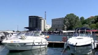 Plimbarea cu iahtul pe litoralul românesc, confort și relaxare pentru turiști