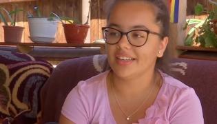 Alexandra, 10 pe linie la Evaluarea Națională. Când nu învață merge cu animalele pe câmp și adună fân
