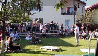 Teatru în curtea casei, soluția pentru tinerii actori