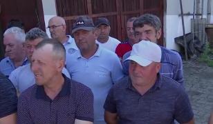 Angajații de la Drumuri, protest în stradă pentru că nu şi-au primit salariile din ultimele luni