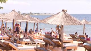 Cum e vacanţa pentru primii turişti români în Grecia din acest sezon