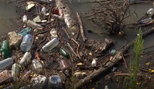 Poluare masivă pe Dunăre. Insule de deșeuri umbresc frumusețea falezei din Galați