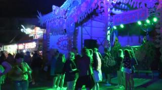 Distanțarea socială și masca de protecție, doar o amintire pe litoral