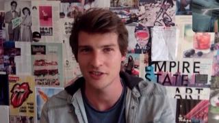 Vloggerul român din Marea Britanie care a colindat virtual planeta în pandemie