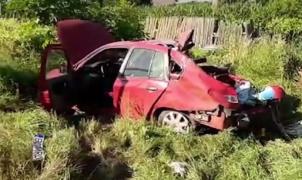 Trei morţi şi doi răniţi grav în Bacău, după ce o maşină a fost lovită de tren