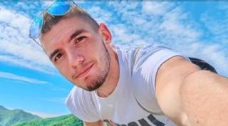 Succes real dintr-o joacă virtuală. Vlad Vaida este inventatorul seriei „Ești român dacă...”