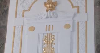 Primăria Oradea, decorată cu sute de metri de foiţe de aur