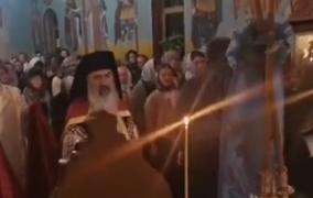 IPS Teodosie ține slujbele în legea lui. Nici urmă de distanțare socială