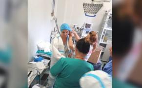 Luptă crâncenă a medicilor din prima linie cu coronavirusul: "Simţi că ţi se face negru în faţa ochilor" (Video)