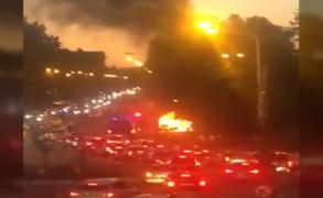 Pericol de explozie în Mamaia, după ce o mașină a luat foc din senin