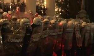 Protestele împotriva măsurilor de izolare au degenerat din nou, în Belgrad
