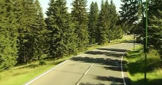 Turiștii din Brașov au ocazia să vadă muntele din autobuzul turistic. 6 lei, o cursă până în Poiană