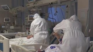 Medicii, epuizați şi dezarmaţi în faţa celor care neagă existenţa coronavirusului: "Toată munca noastră s-a dus pe apa Sâmbetei" (Video)