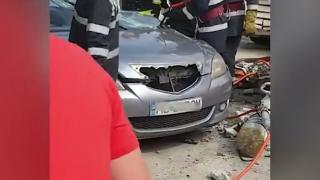 Accident teribil în Hunedoara. Un tată a murit strivit în mașină, lângă copilul de trei ani