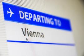 Austria interzice de joi cursele aeriene regulate directe din România