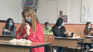 Ministerul Educației a comandat 250.000 de tablete pentru a permite elevilor să înceapă școala online din toamnă