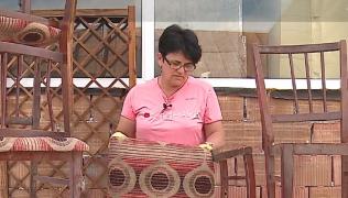 O familie de restauratori talentaţi din Reghin dau o înfățișare nouă mobilierului vechi