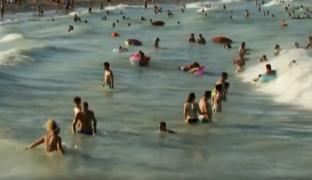 Românii, mai temători de caniculă, decât de coronavirus. Imagini de la Costinești (Video)