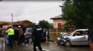 Accident violent în Radovan, cu trei mașini și șase victime, între care trei copii. Martorii îi contrazic pe polițiști (Video)