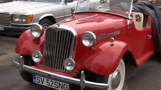 Zeci de mașini de epocă au putut fi admirate la Fălticeni, în cadrul unei expoziții auto retro
