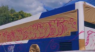 Autobuze vechi din Târgu Jiu, înfrumusețate cu graffiti