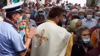 Panică în curtea unei biserici din Piteşti. Unui preot i s-a făcut rău în timp ce slujea de Sfântul Ilie