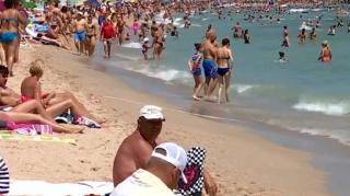 Plajele de pe litoralul românesc, tot mai pline în ciuda creșterii numărului de infectări cu noul coronavirus (Video)