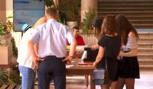 1.200 de candidați au dat examen pentru admiterea la Drept în condiții deosebite, în 56 de săli din trei palate universitare (Video)