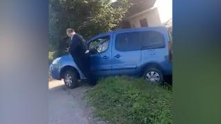 Un primar din Suceava a ajuns cu maşina în şanţ, după un accident