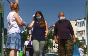 Purtarea măștilor de protecție ar putea deveni obligatorie inclusiv în spațiile în aer liber