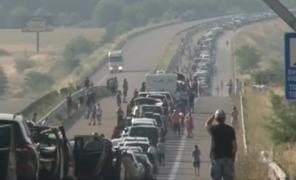 Turiști români nevoiți să repete testul COVID-19, la intrarea în Grecia