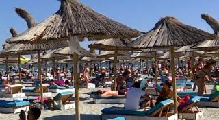 Peste 100.000 de turiști pe litoral, în plină pandemie. Și la munte a fost aglomerație