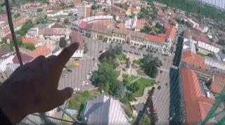 Reparații la înălțime la Biserica Reformată din centrul oraşului Dej