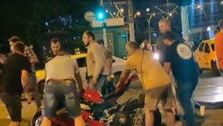 Motociclist spulberat de un șofer cu volan pe dreapta, în București
