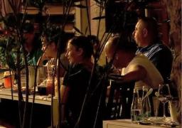 Turiștii de pe litoral, goniți de la terase cu jandarmii din cauza noilor restricții impuse (Video)