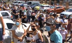 Coadă la examenul pentru permisul auto. Masca de protecție și distanțarea socială au lipsit