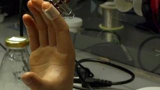 Persoanele care au proteze şi-ar putea recăpăta simţul tactil datorită tehnologiei "Piele electronică"
