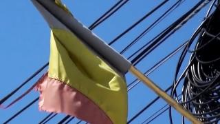 Simboluri naționale, ignorate de autorități. Steagurile din comuna Josenii Bârgăului sunt distruse