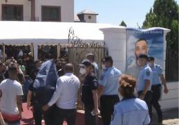 Amenzi de mii de lei la priveghiul organizat pentru interlopul Emi Pian, fostul lider al clanului Duduienilor (Video)