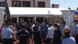 Poliția a intervenit la parastasul lui Emi Pian. Zeci de amenzi pentru oamenii adunați să îl jelească pe fostul interlop (video)