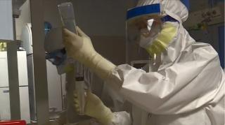 Creșterea numărului de infectări cu noul coronavirus, pusă pe seama agresivității tot mai mari a virusului